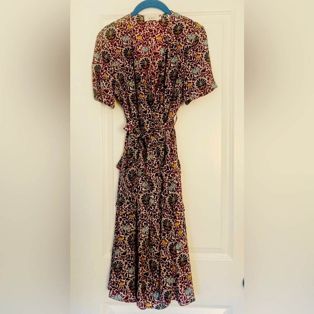 ALC silk wrap dress. Size 6. Gorgeous, feminine 💕